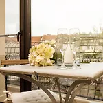 Luxury Apartment *