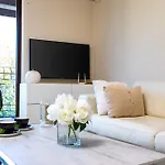 Luxury Apartment *