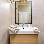 Luxury Apartment *