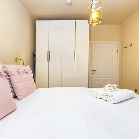 Luxury Apartment *